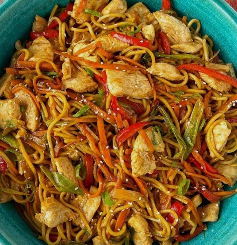 Chicken Chow Mein (320g - Serves 1)